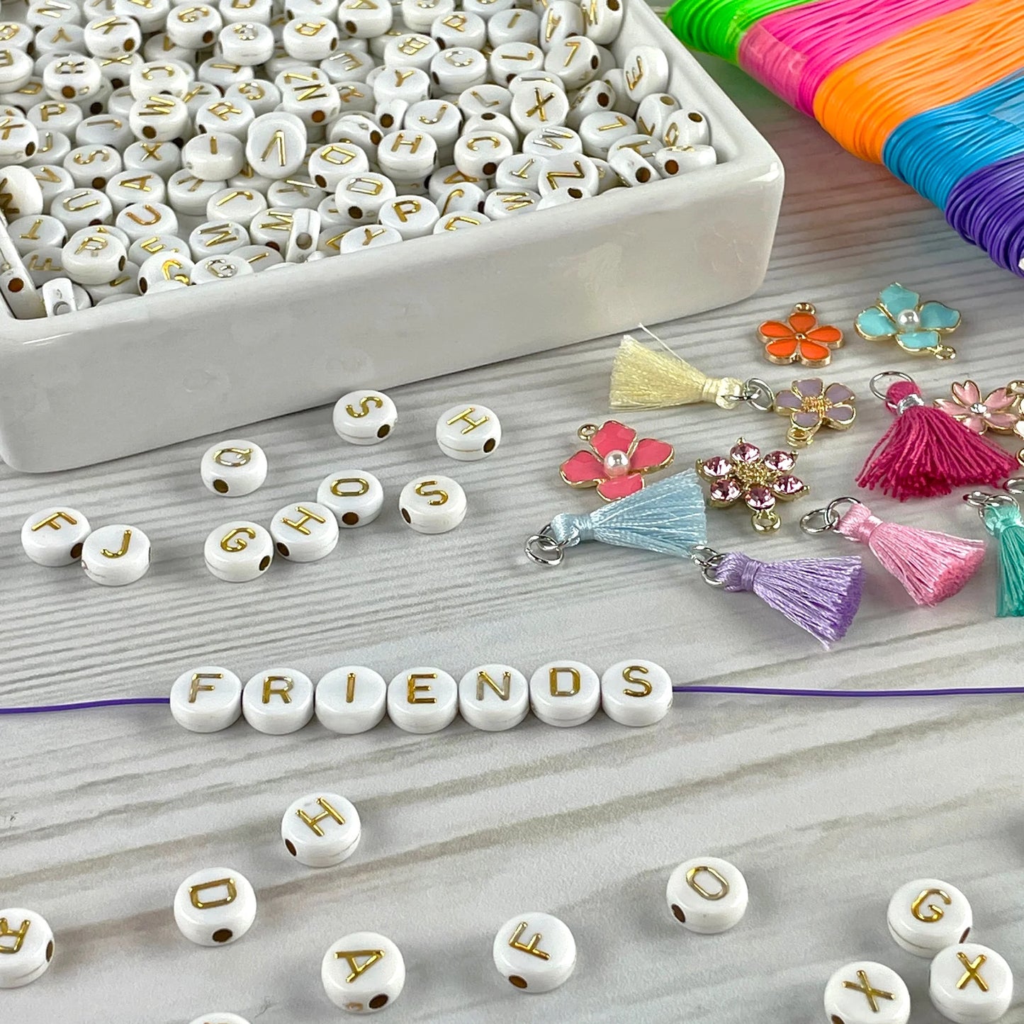 300 White Plastic 9Mm Alphabet Beads for Unisex Children & Adults, Jewelry & Crafts, PA-8170