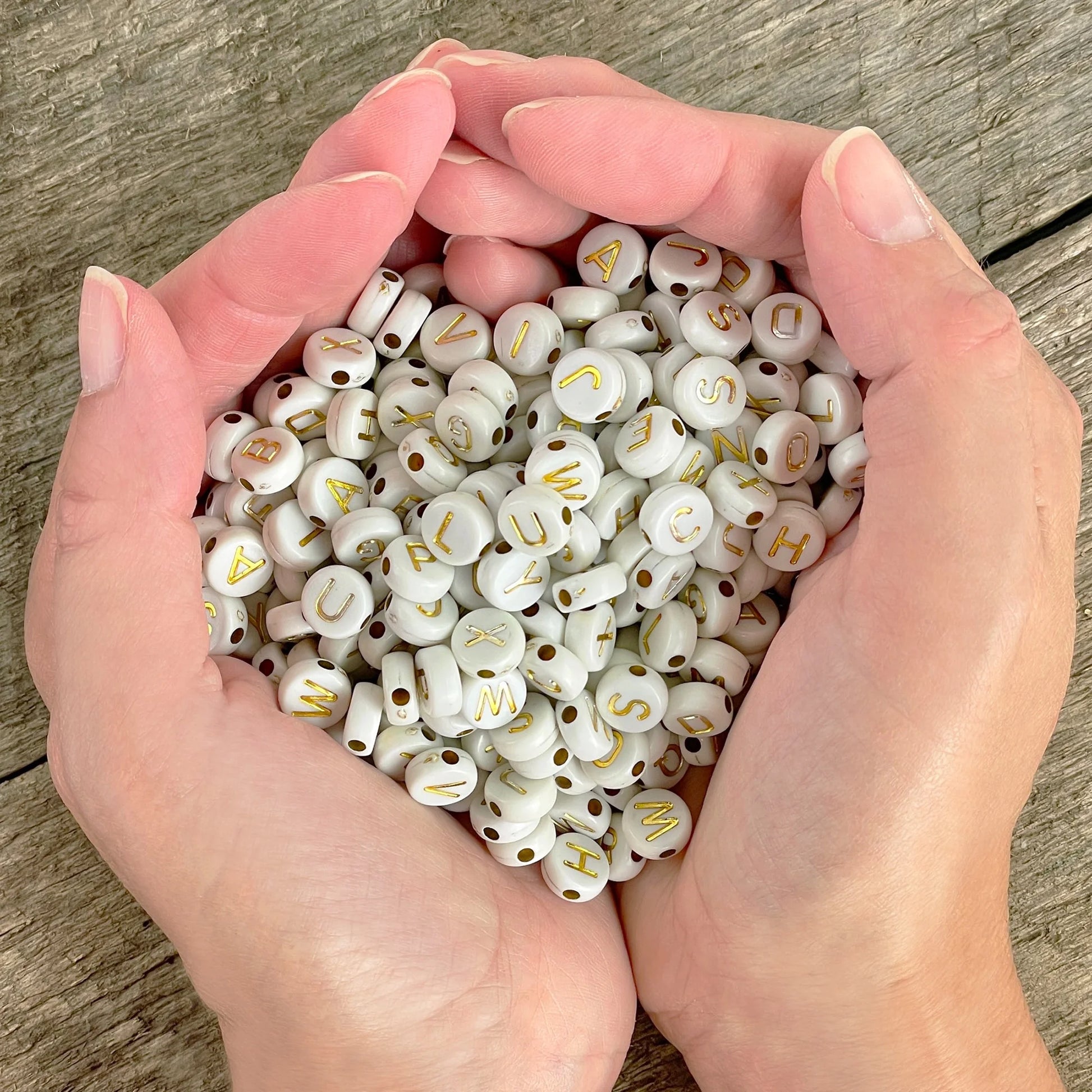 300 White Plastic 9Mm Alphabet Beads for Unisex Children & Adults, Jewelry & Crafts, PA-8170