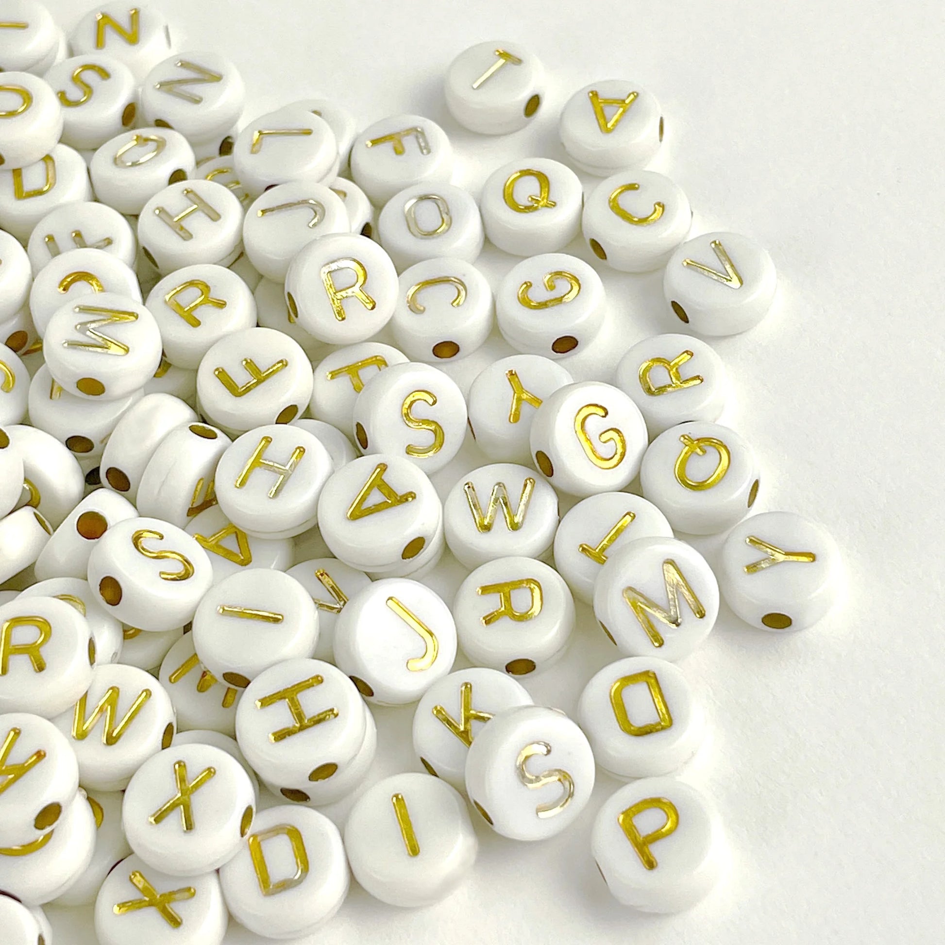300 White Plastic 9Mm Alphabet Beads for Unisex Children & Adults, Jewelry & Crafts, PA-8170